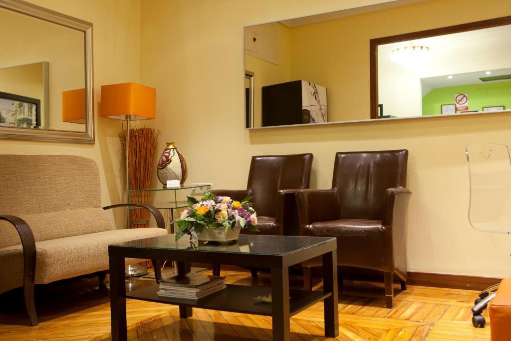 โฮสทัล ลอส อัลเปซ Hotel มาดริด ภายนอก รูปภาพ