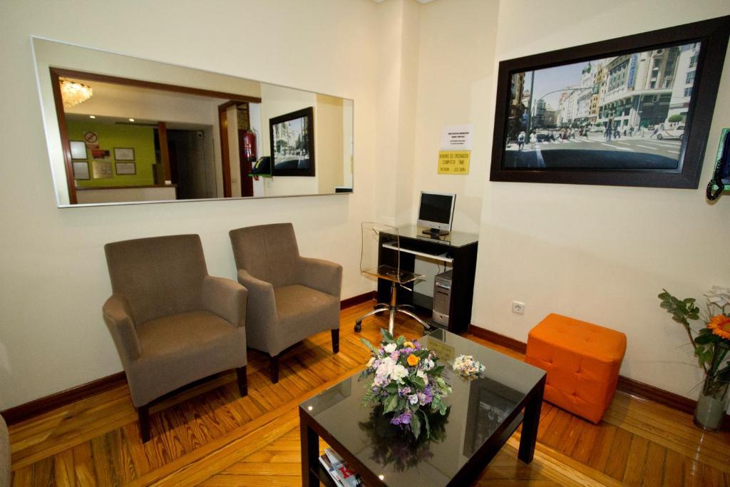 โฮสทัล ลอส อัลเปซ Hotel มาดริด ภายนอก รูปภาพ