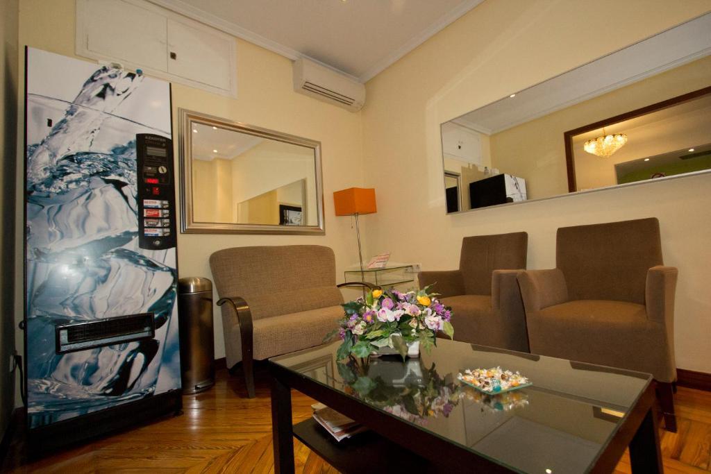 โฮสทัล ลอส อัลเปซ Hotel มาดริด ภายนอก รูปภาพ