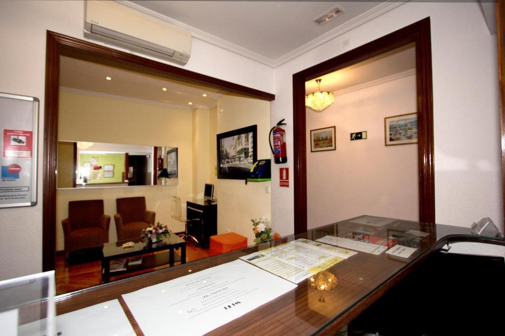 โฮสทัล ลอส อัลเปซ Hotel มาดริด ภายนอก รูปภาพ